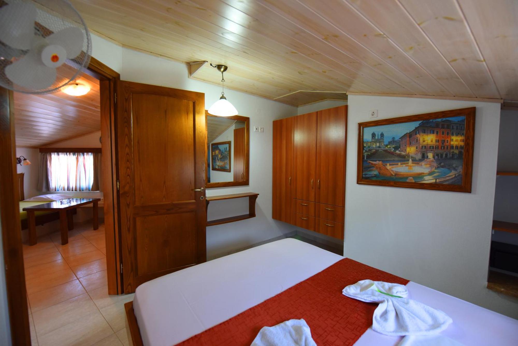 Haus Niko Apartments And Suites Nea Poteidaia Room photo