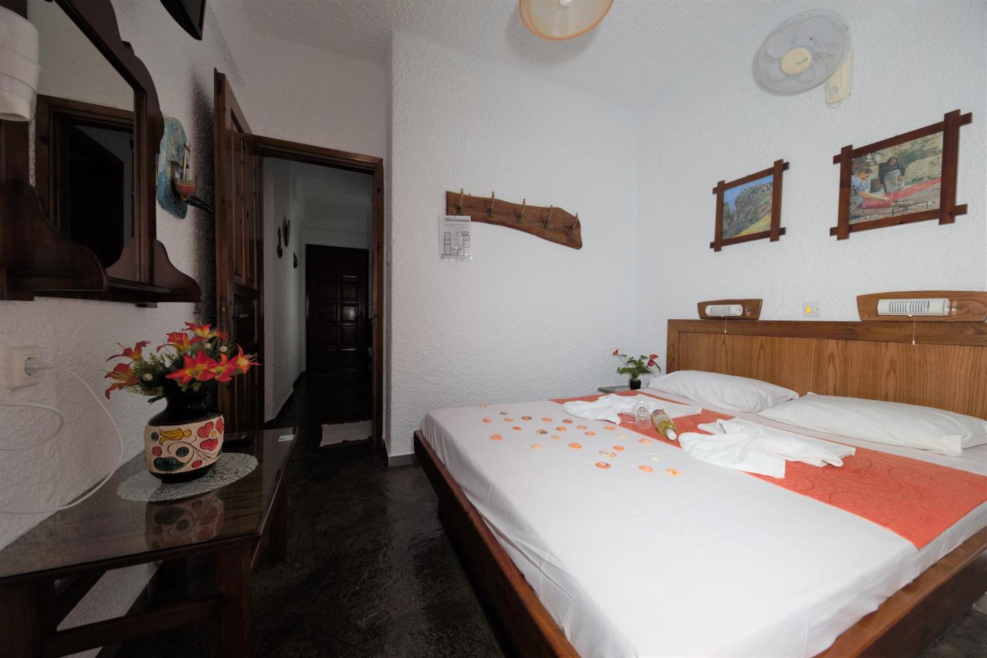 Haus Niko Apartments And Suites Nea Poteidaia Room photo